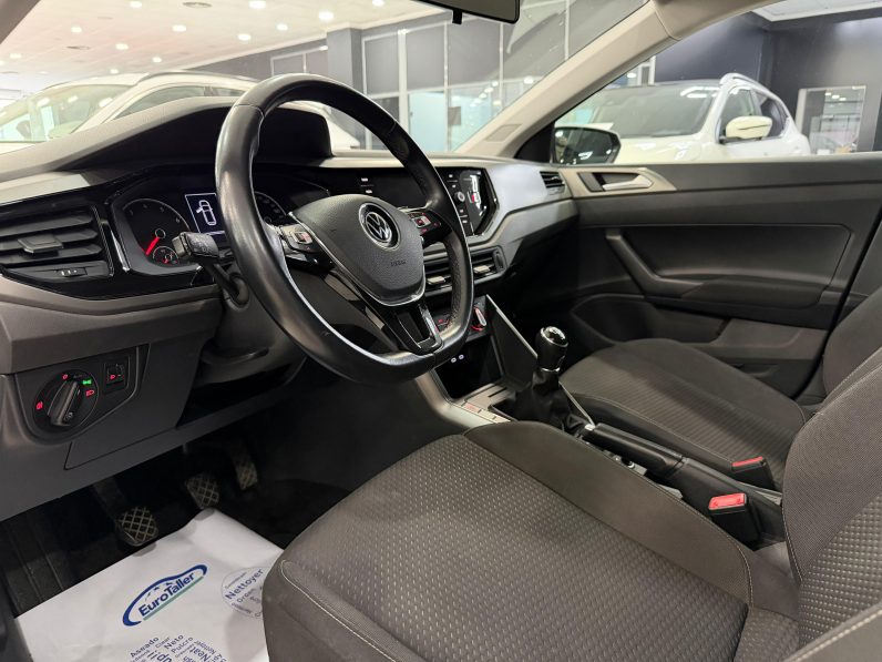 
								VOLKSWAGEN Polo Life 1.0 TSI completo									