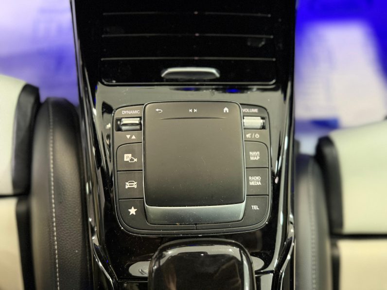 
								MERCEDES-BENZ Clase A MercedesAMG A 35 4MATIC completo									