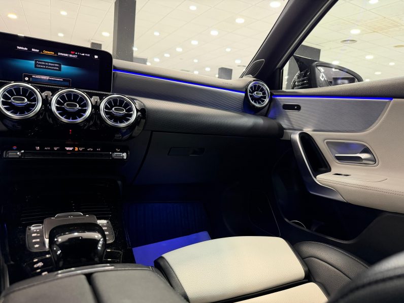 
								MERCEDES-BENZ Clase A MercedesAMG A 35 4MATIC completo									