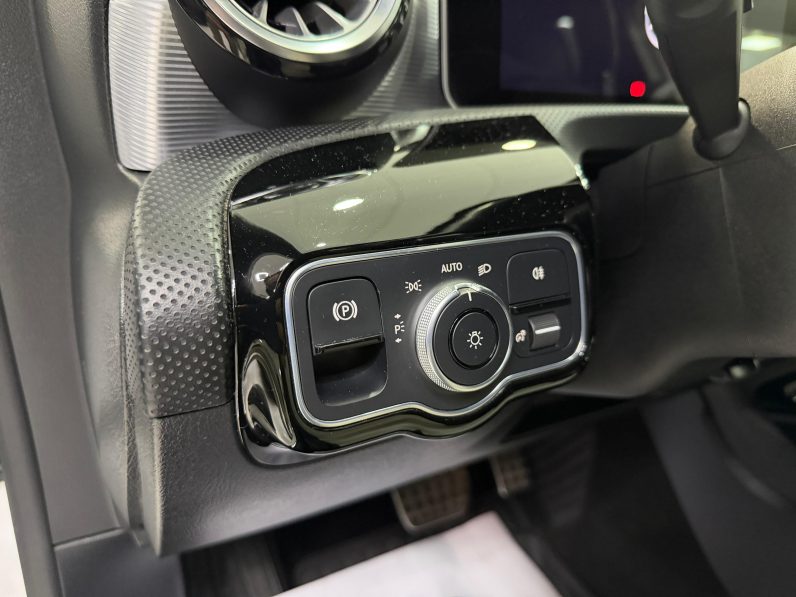 
								MERCEDES-BENZ Clase A MercedesAMG A 35 4MATIC completo									