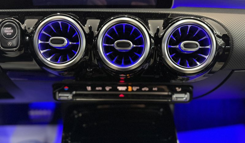 
								MERCEDES-BENZ Clase A MercedesAMG A 35 4MATIC completo									