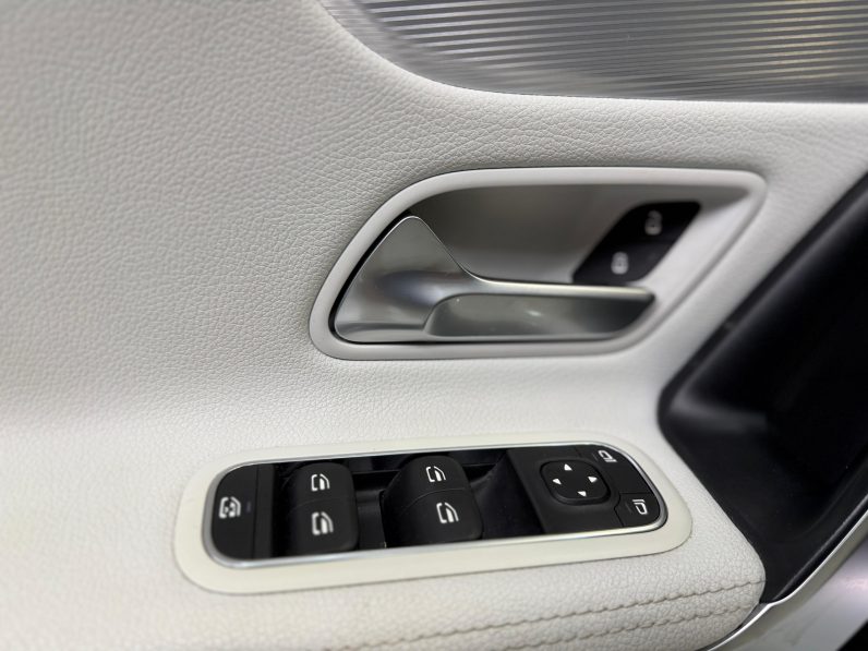 
								MERCEDES-BENZ Clase A MercedesAMG A 35 4MATIC completo									