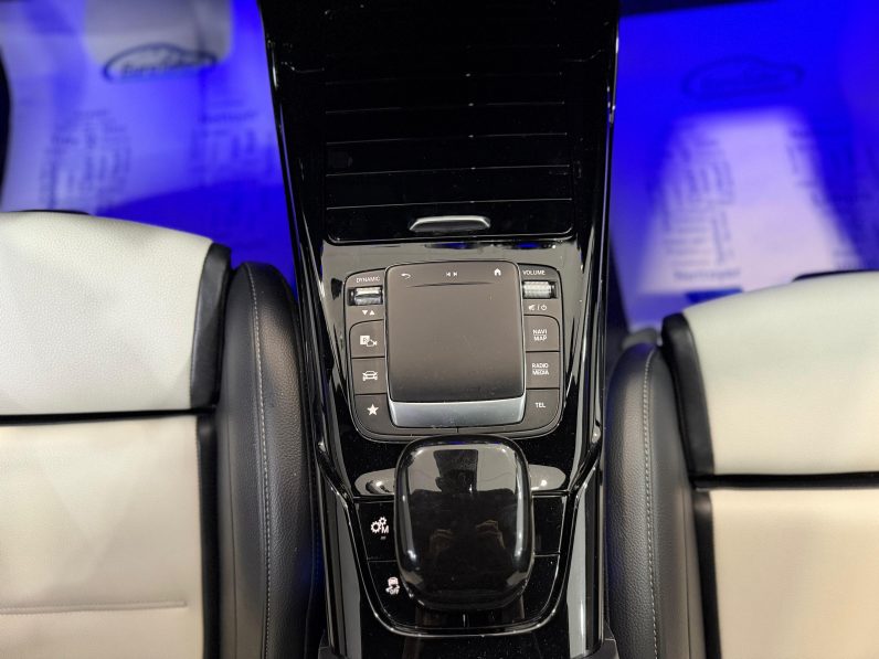 
								MERCEDES-BENZ Clase A MercedesAMG A 35 4MATIC completo									