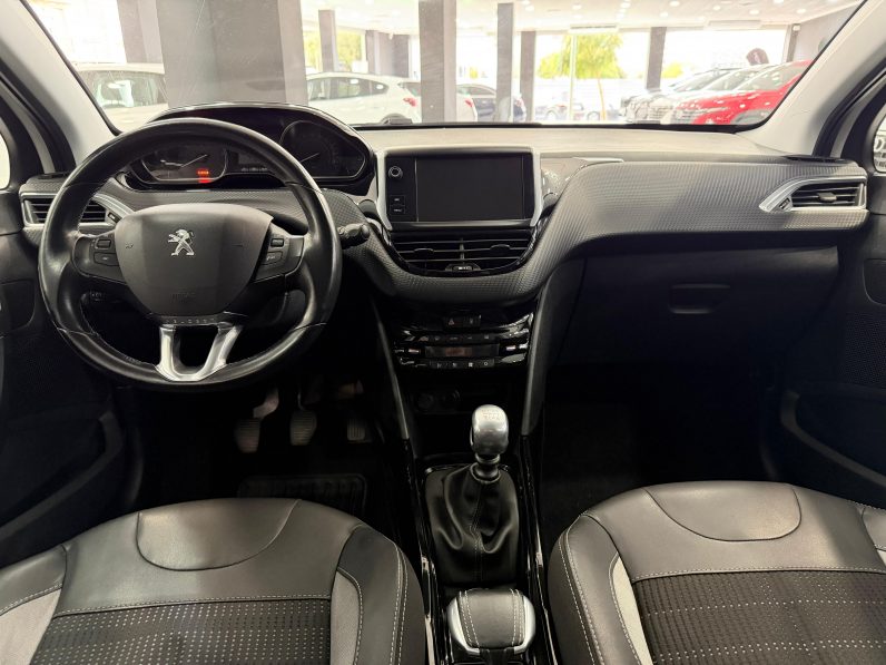
								PEUGEOT 2008 Allure 1.2 PureTech 130 completo									