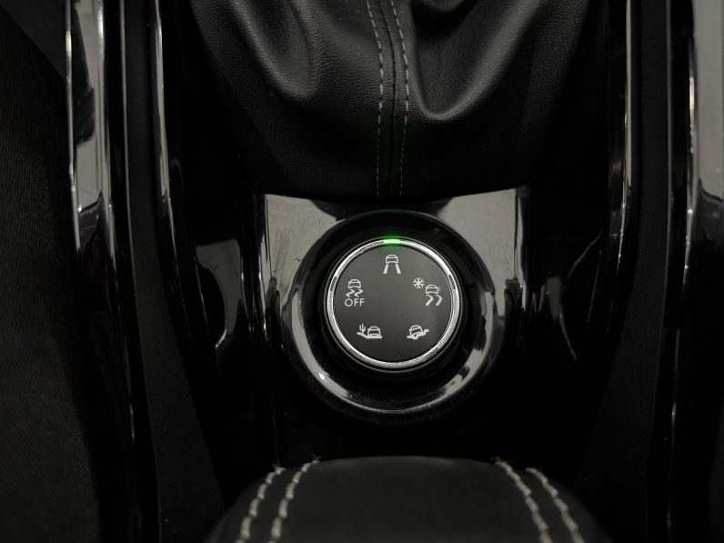 
								PEUGEOT 2008 Allure 1.2 PureTech 130 completo									