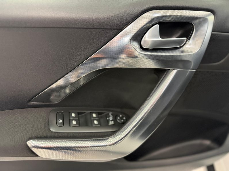 
								PEUGEOT 2008 Allure 1.2 PureTech 130 completo									