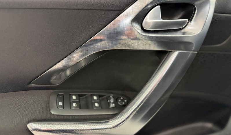 
								PEUGEOT 2008 Allure 1.2 PureTech 130 completo									