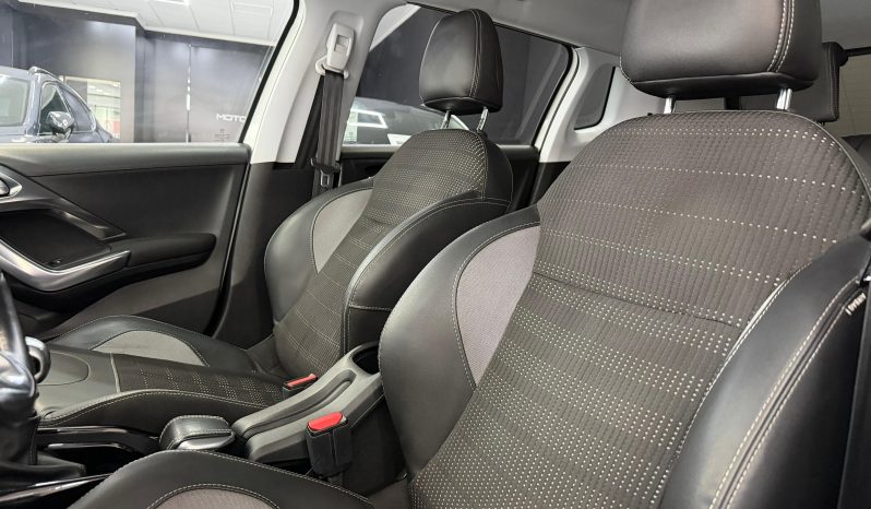 
								PEUGEOT 2008 Allure 1.2 PureTech 130 completo									