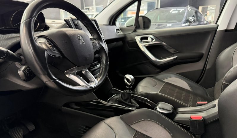 
								PEUGEOT 2008 Allure 1.2 PureTech 130 completo									