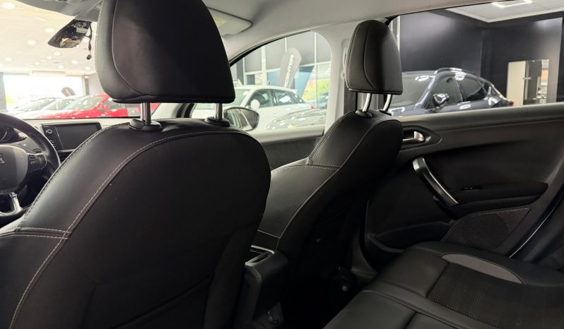 
								PEUGEOT 2008 Allure 1.2 PureTech 130 completo									