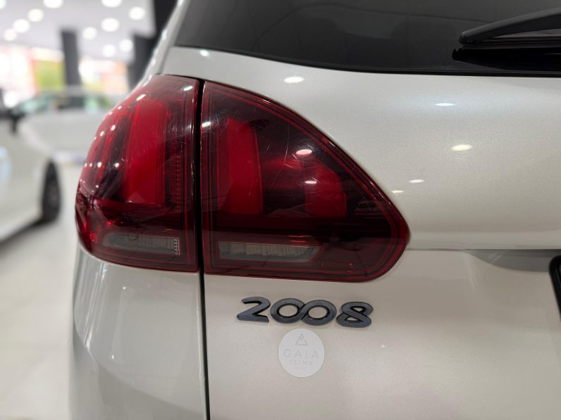 
								PEUGEOT 2008 Allure 1.2 PureTech 130 completo									