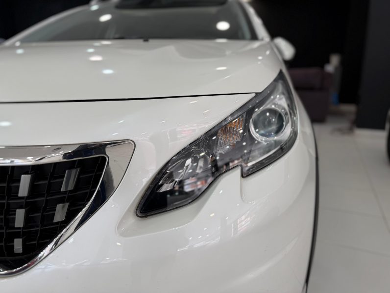 
								PEUGEOT 2008 Allure 1.2 PureTech 130 completo									