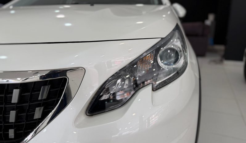 
								PEUGEOT 2008 Allure 1.2 PureTech 130 completo									