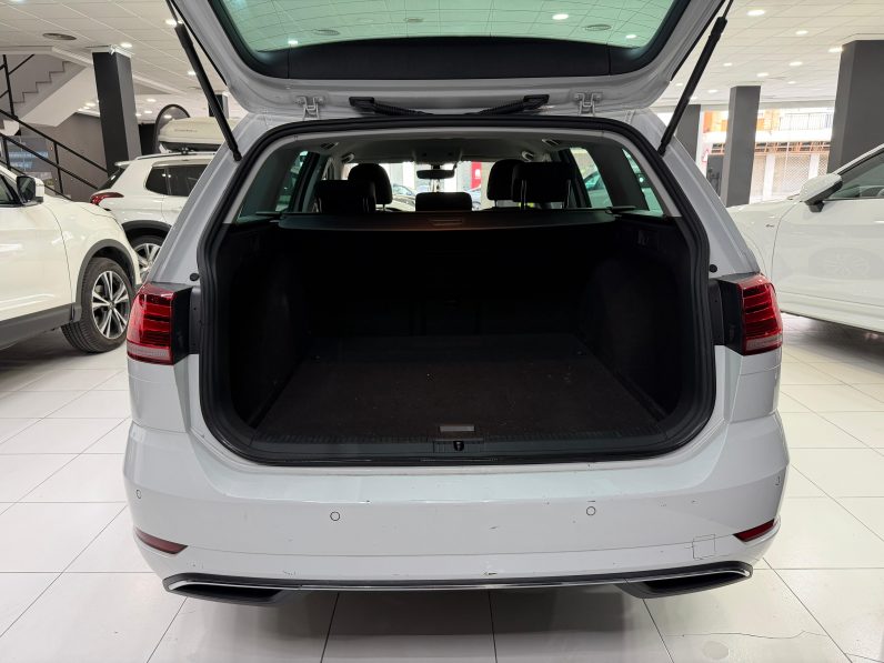 
								VOLKSWAGEN Golf Advance 2.0 TDI 150CV DSG Variant completo									