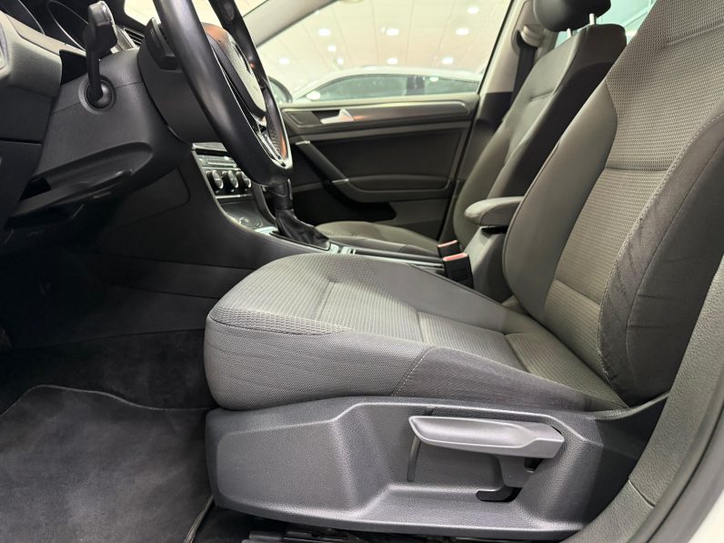 
								VOLKSWAGEN Golf Advance 2.0 TDI 150CV DSG Variant completo									