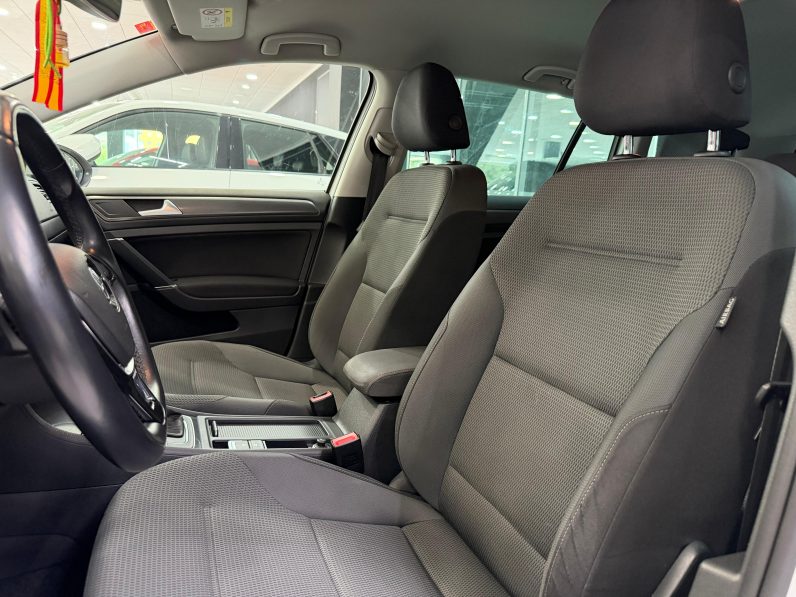 
								VOLKSWAGEN Golf Advance 2.0 TDI 150CV DSG Variant completo									