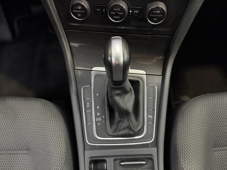 
								VOLKSWAGEN Golf Advance 2.0 TDI 150CV DSG Variant completo									