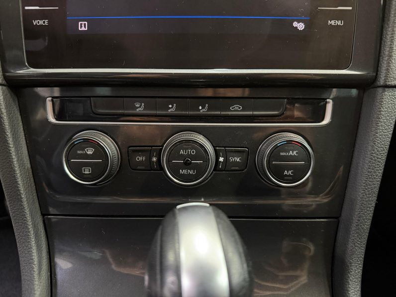 
								VOLKSWAGEN Golf Advance 2.0 TDI 150CV DSG Variant completo									