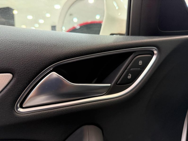 
								AUDI Q3 2.0 TDI quattro Str S line edition completo									