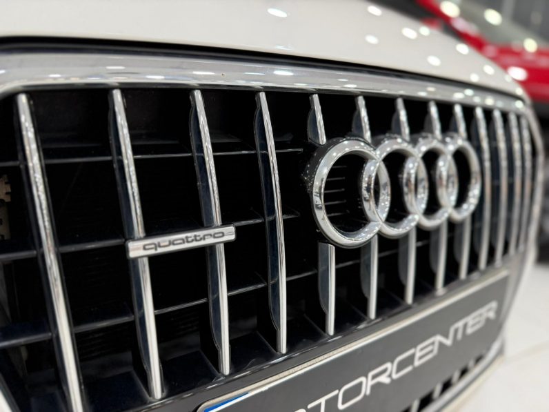 
								AUDI Q3 2.0 TDI quattro Str S line edition completo									