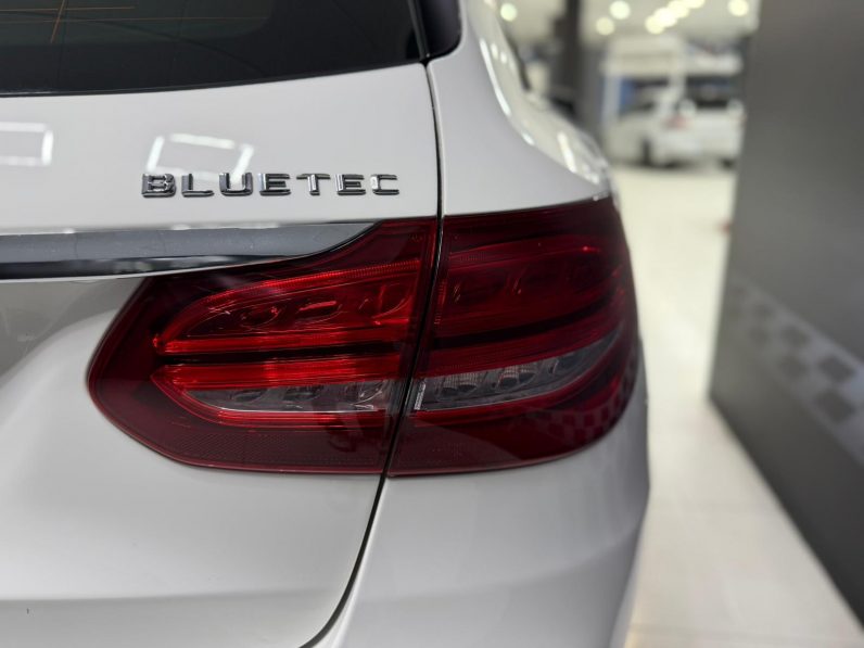 
								MERCEDES-BENZ Clase C C 220 BlueTEC AMG Line Estate completo									