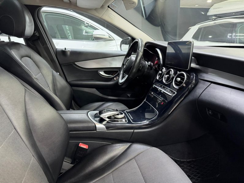 
								MERCEDES-BENZ Clase C C 220 BlueTEC AMG Line Estate completo									