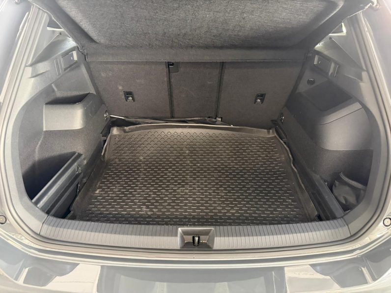 
								VOLKSWAGEN Tiguan RLine 2.0 TDI DSG completo									