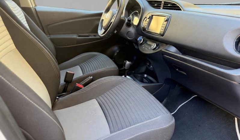 
								TOYOTA Yaris 1.5 Hybrid Active completo									