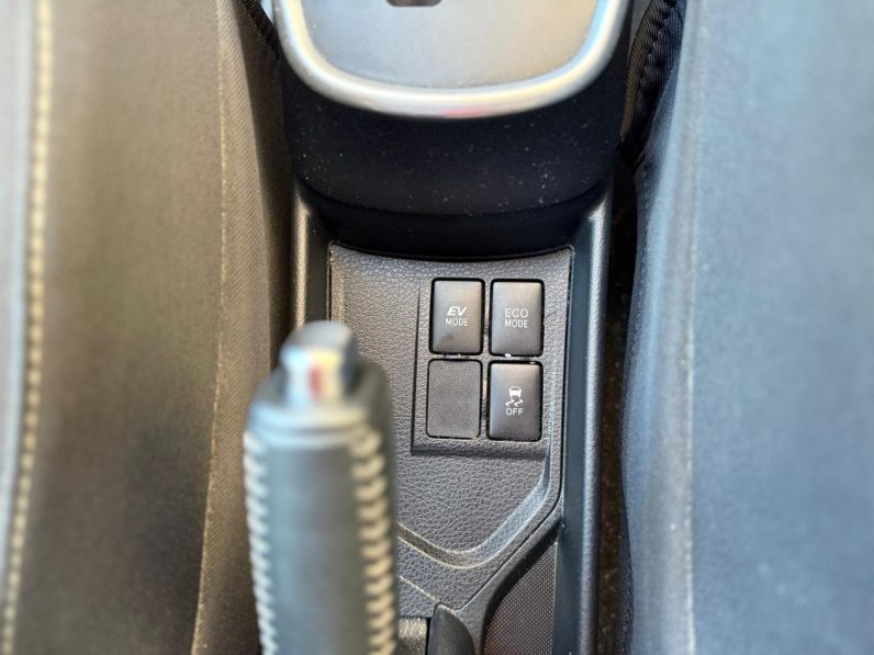 
								TOYOTA Yaris 1.5 Hybrid Active completo									