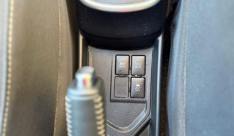 
								TOYOTA Yaris 1.5 Hybrid Active completo									