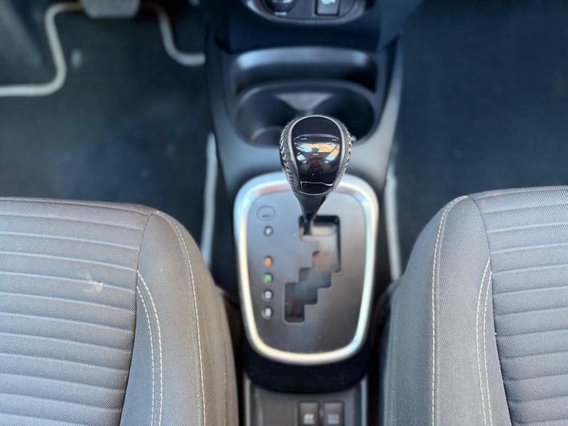 
								TOYOTA Yaris 1.5 Hybrid Active completo									