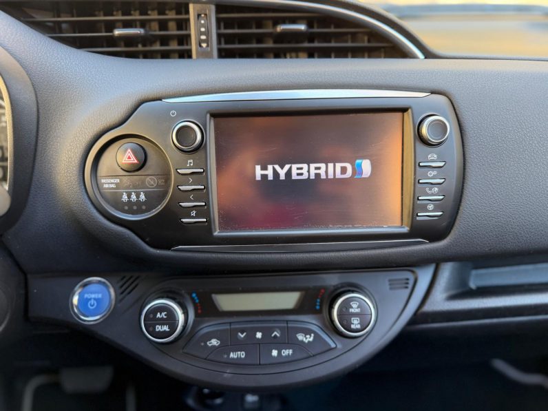 
								TOYOTA Yaris 1.5 Hybrid Active completo									