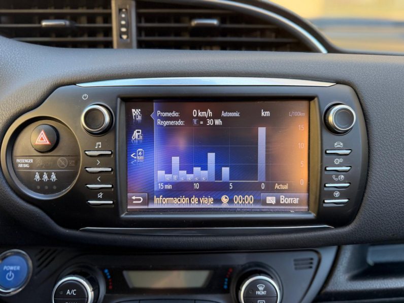 
								TOYOTA Yaris 1.5 Hybrid Active completo									
