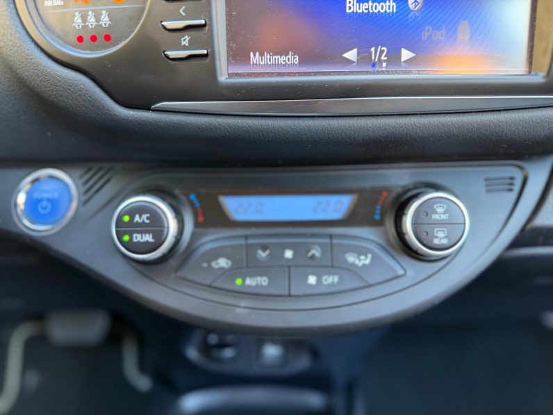 
								TOYOTA Yaris 1.5 Hybrid Active completo									