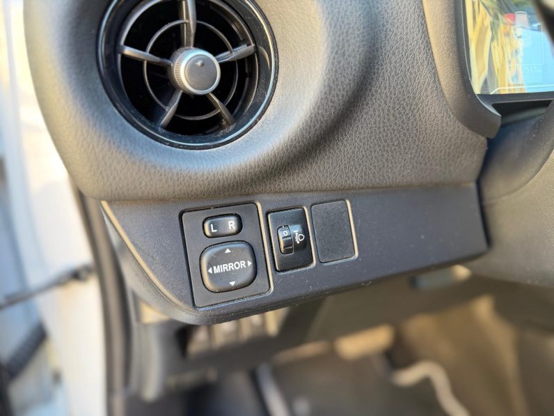 
								TOYOTA Yaris 1.5 Hybrid Active completo									