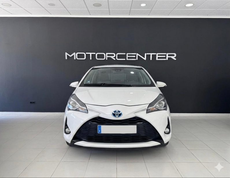 
								TOYOTA Yaris 1.5 Hybrid Active completo									