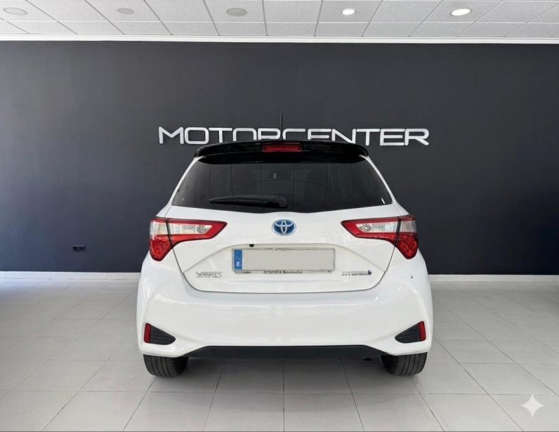 
								TOYOTA Yaris 1.5 Hybrid Active completo									