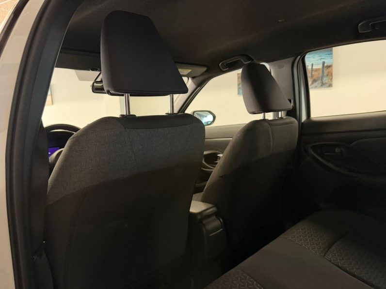 
								TOYOTA Yaris Cross 1.5 120H Active Tech completo									