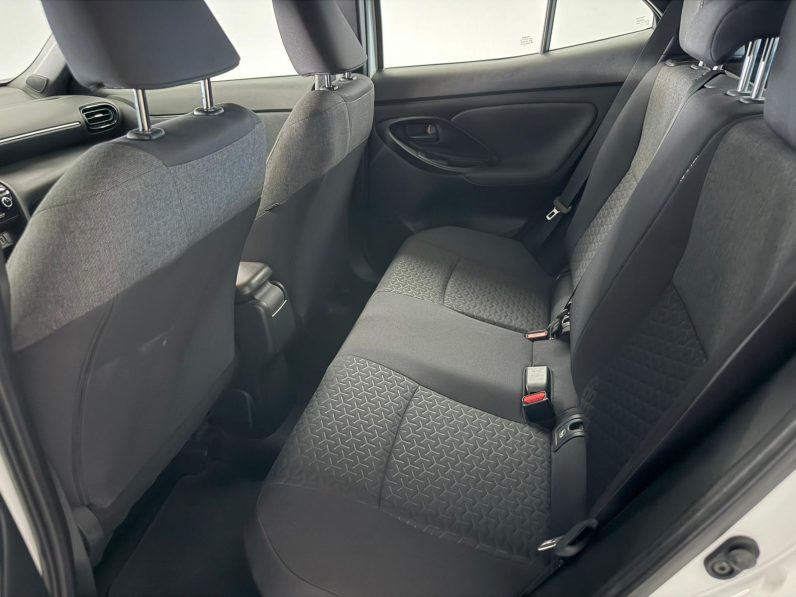
								TOYOTA Yaris Cross 1.5 120H Active Tech completo									