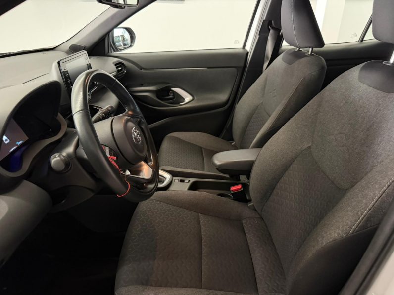 
								TOYOTA Yaris Cross 1.5 120H Active Tech completo									
