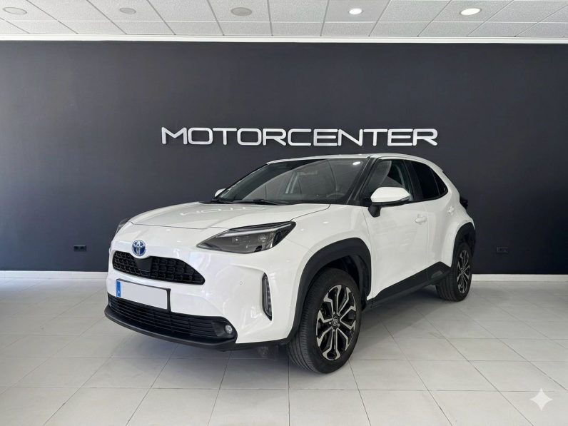 
								TOYOTA Yaris Cross 1.5 120H Active Tech completo									