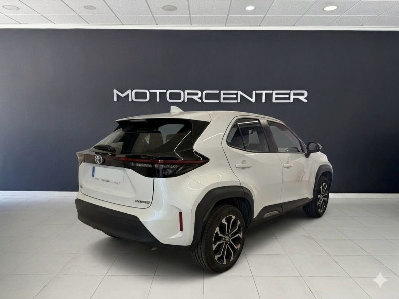 
								TOYOTA Yaris Cross 1.5 120H Active Tech completo									